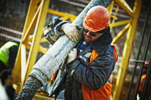operaio al lavoro